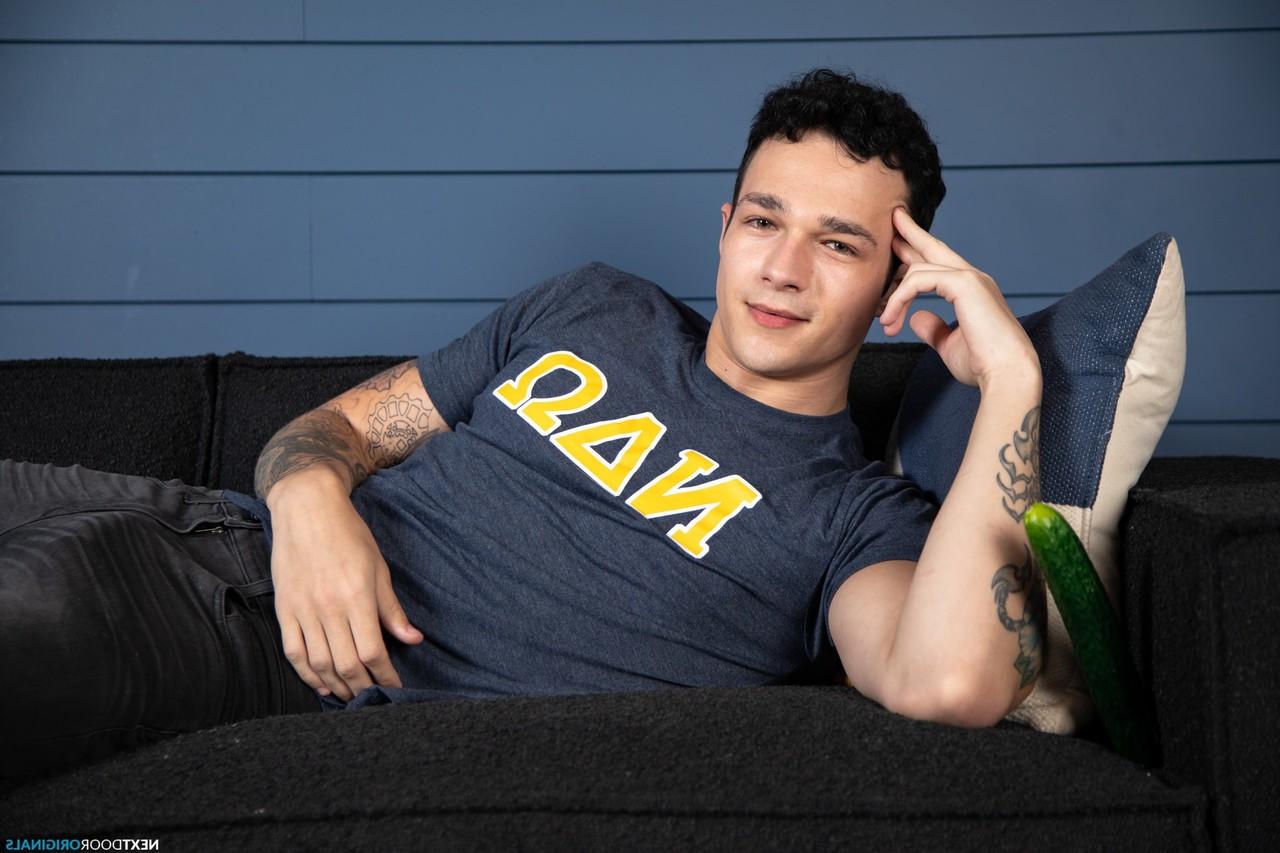 20P El gay tatuado Jayden Marcos se lame un pasivo caliente después de analizarlo