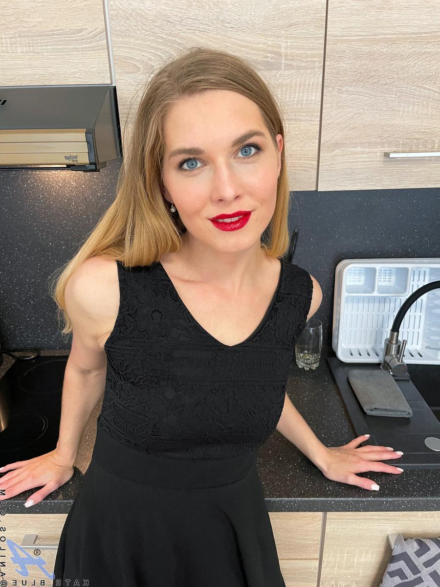 16P Blonde MILF Kate Blue gets completely naked while in her kitchen