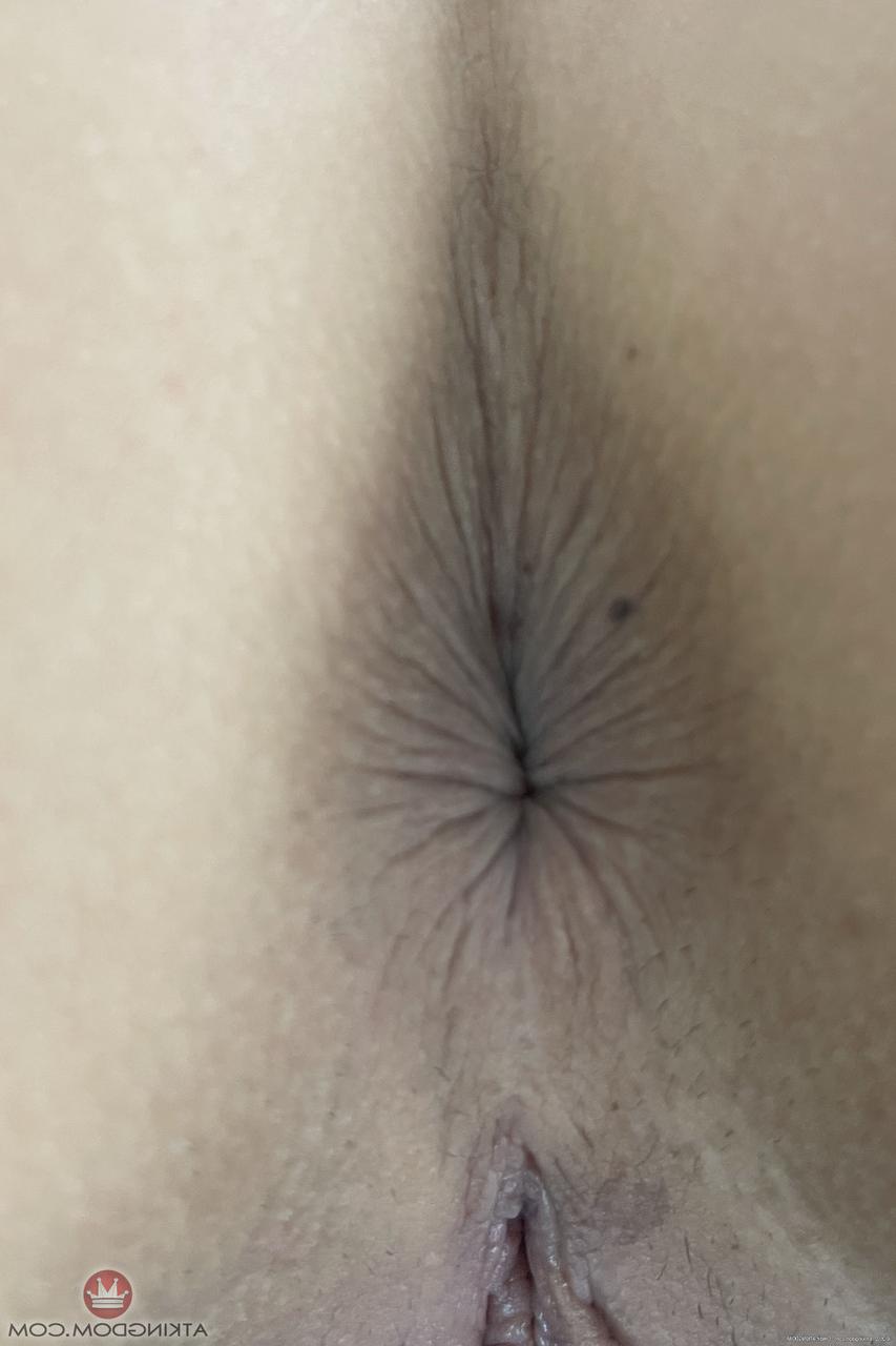 20P Sa petite amie Jasmine Wilde montre ses gros seins et ses trous dans un solo amateur torride.