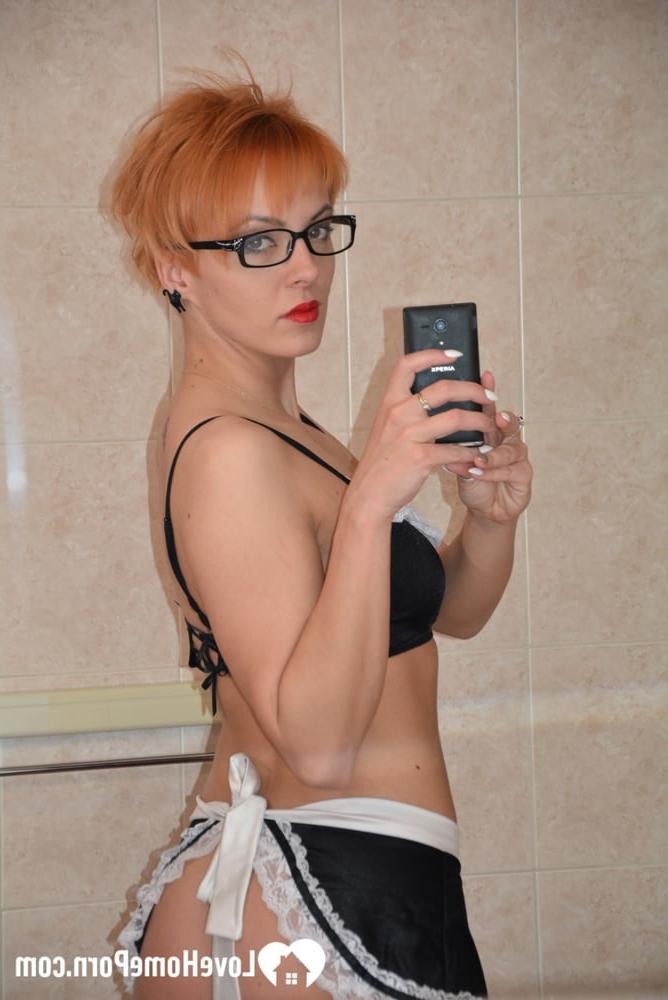 16P Redheaded MILF strips her maid uniform and poses naked in the bathtub