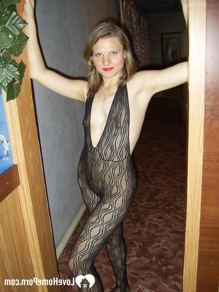 20P Slutty housewife with red lipstick poses in her bodystocking while vacuuming