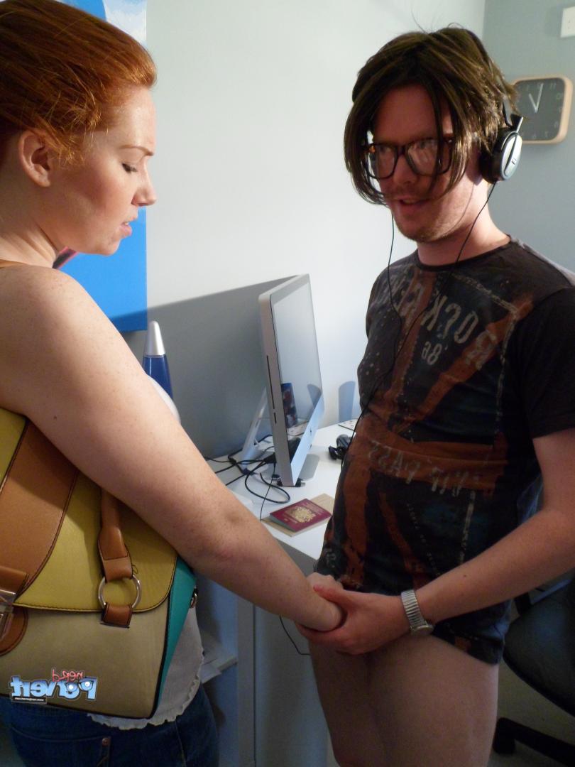 16P Ginger adolescente amador seduz um nerd com tesão e chupa seu pau duro