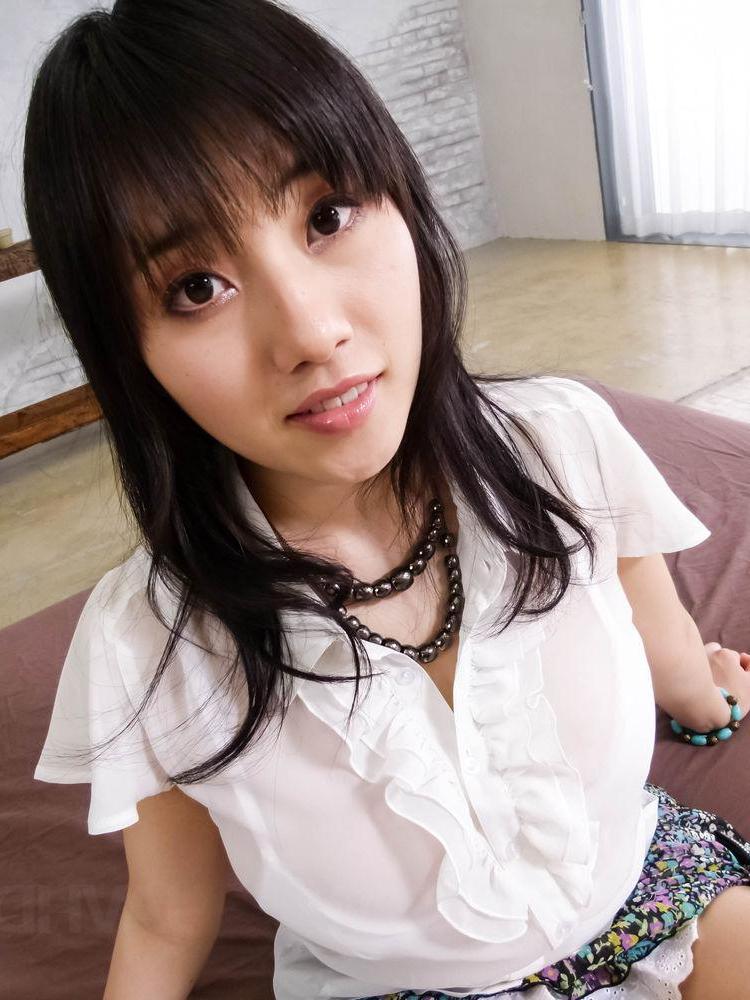 16P La douce japonaise Azusa Nagasawa prend une éjaculation dans la bouche pendant le sexe BBG