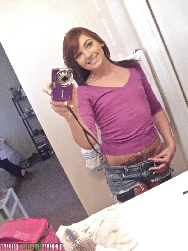 19P Namorada ruiva com olhos azuis sensuais Alexis M chupa, cavalga pau e engole