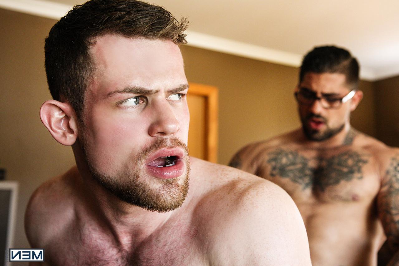 17P Los hombres musculosos Ryan Bones y Kurtis Wolfe se vuelven homosexuales en la cabaña