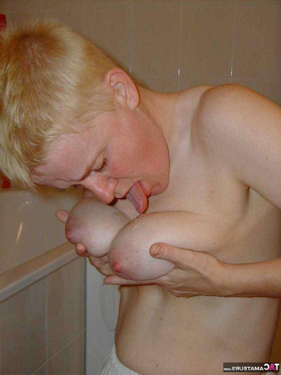 15P Mulher madura Tiffany Pearl lambe porra de seus grandes seios naturais depois de sexo oral