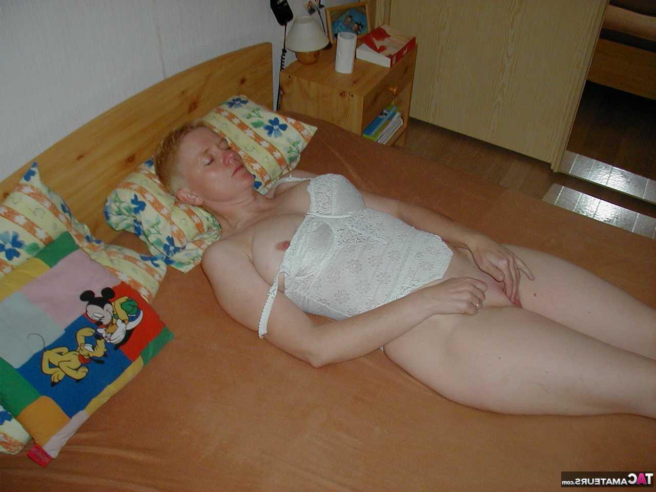 15P Mulher madura Tiffany Pearl lambe porra de seus grandes seios naturais depois de sexo oral