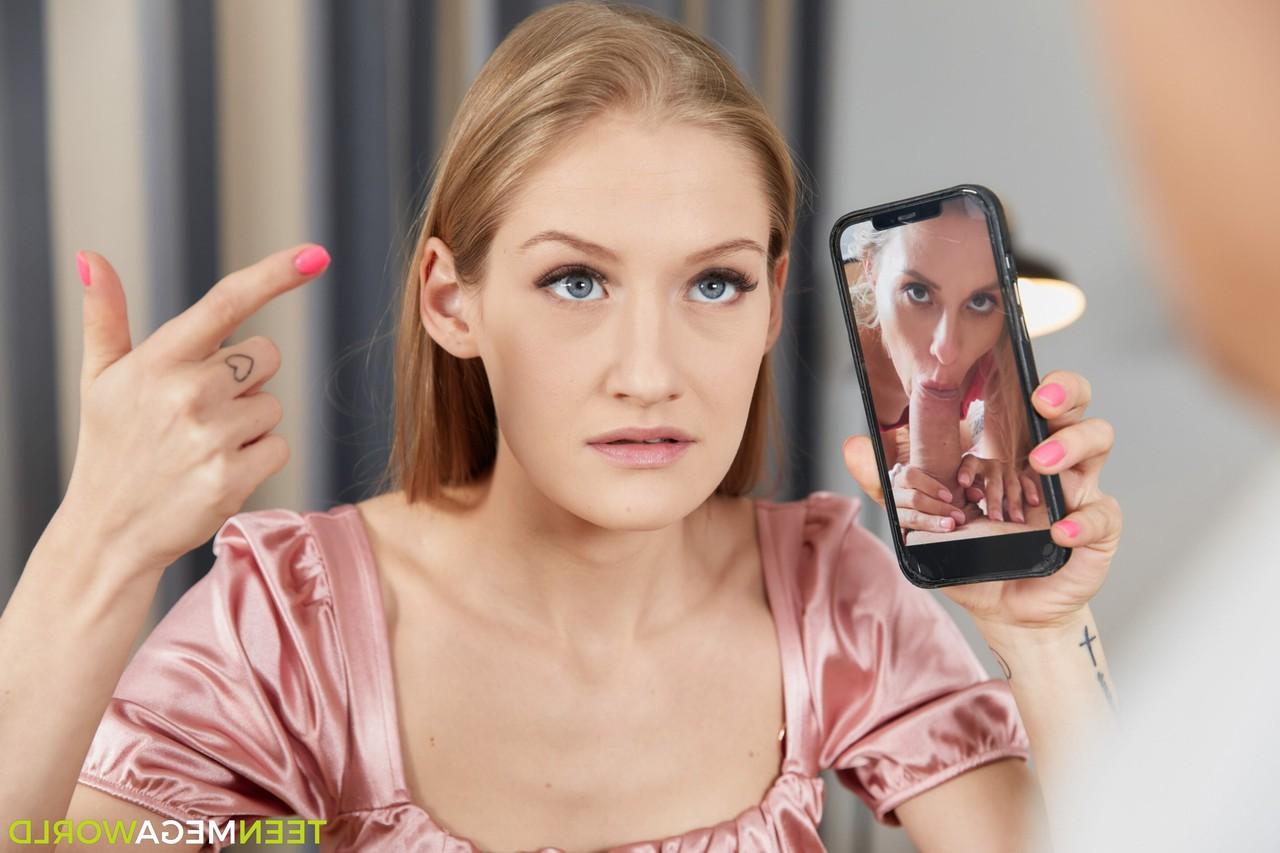 20P Die sexy Freundin Tiffany Tatum fickt ihren untreuen Ehemann, nachdem sie ihn um Sex betteln lässt