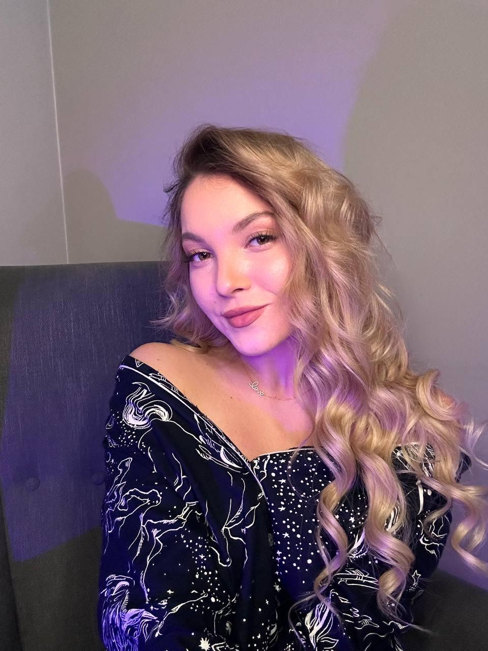 14P Linda loira amadora Diana exibe seus peitos grandes, bunda gostosa e vulva gostosa