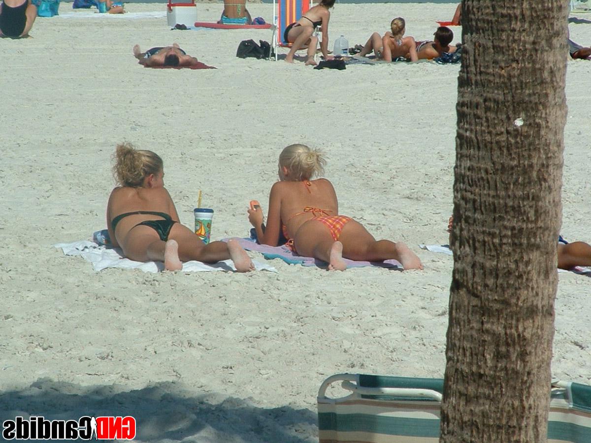 12P Acción sincera y sin desnudos de chicas en bikini haciendo cosas en la playa