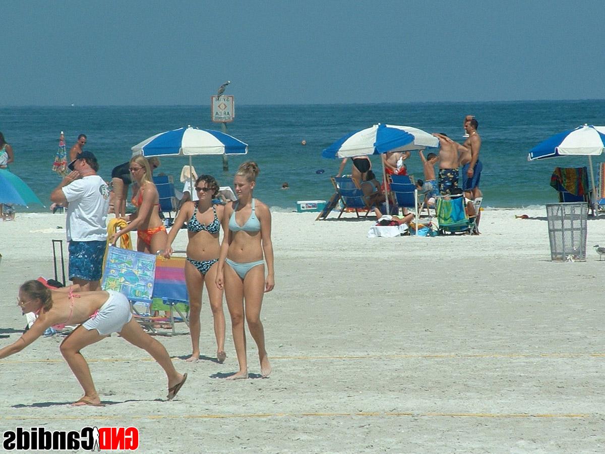 12P Acción sincera y sin desnudos de chicas en bikini haciendo cosas en la playa
