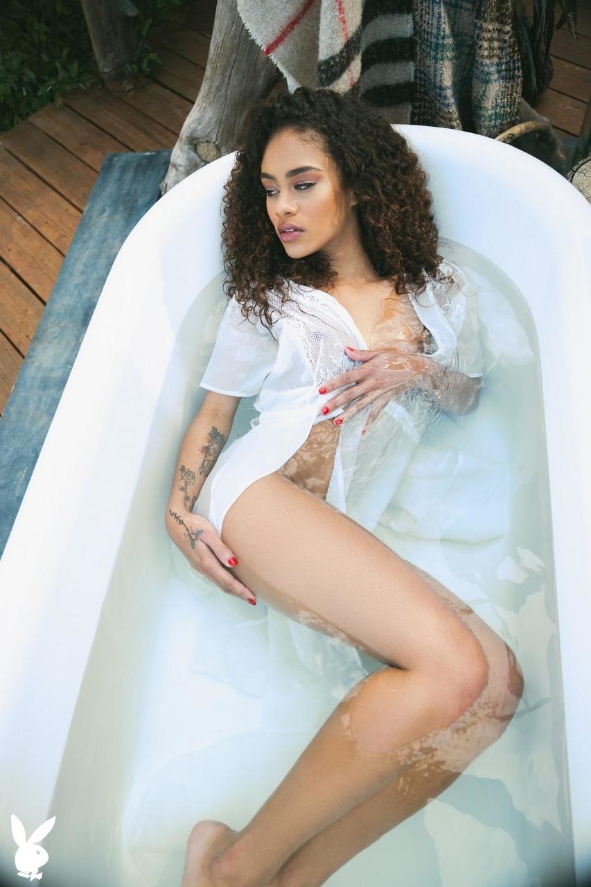 20P Garotas pequenas e glamorosas exibem seus lindos peitos em uma compilação sexy