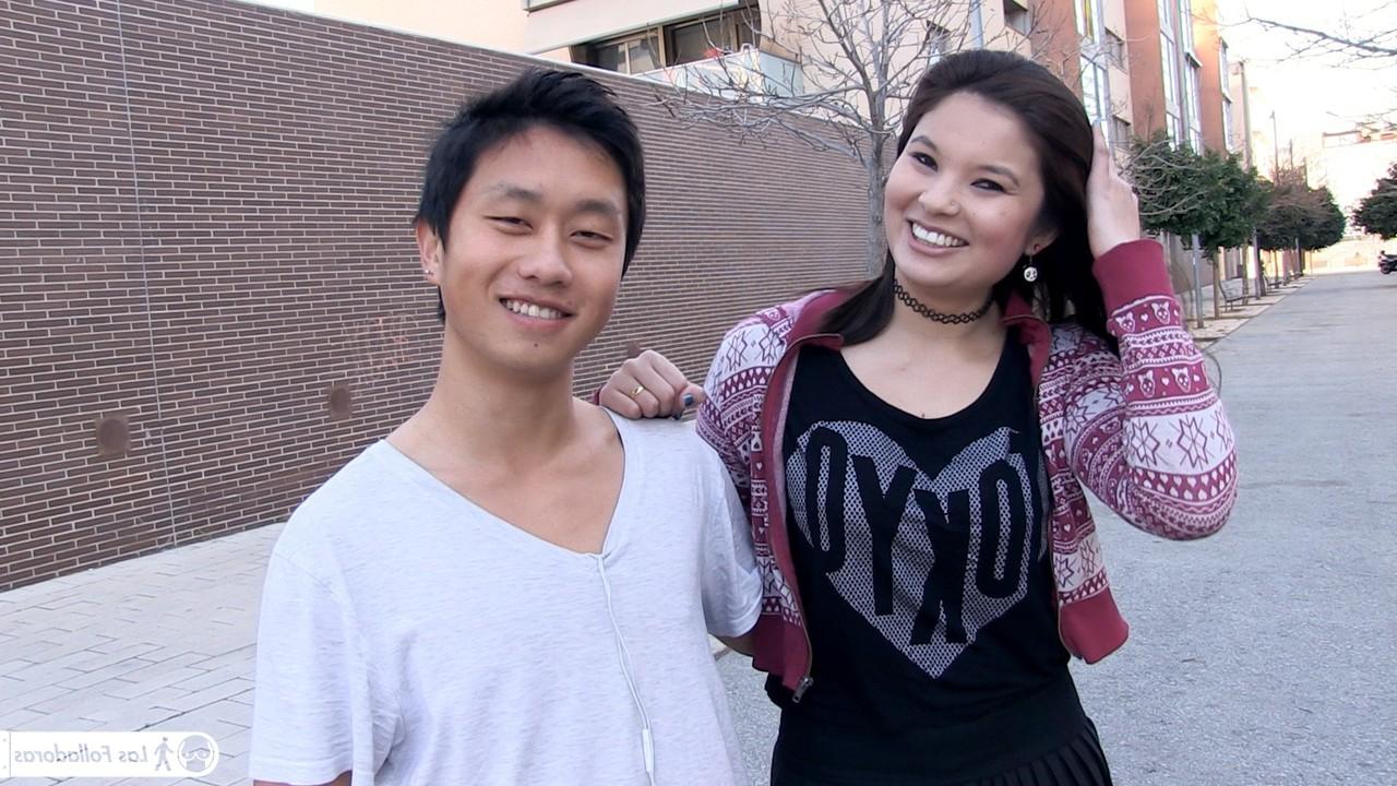 17P Der japanische Pornostar Miyuki Son wird bei einem Vierer in den Mund gefickt