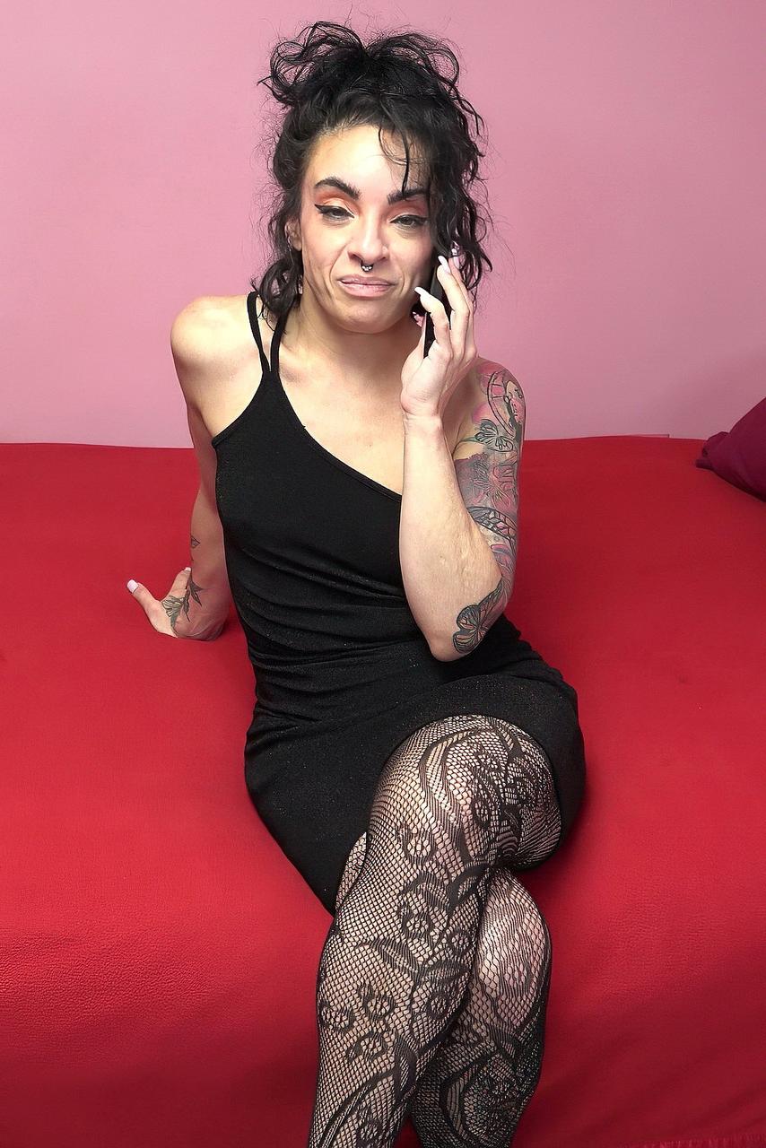 20P MILF Dacey Belle masturbates with a dildo through her ripped pantyhose