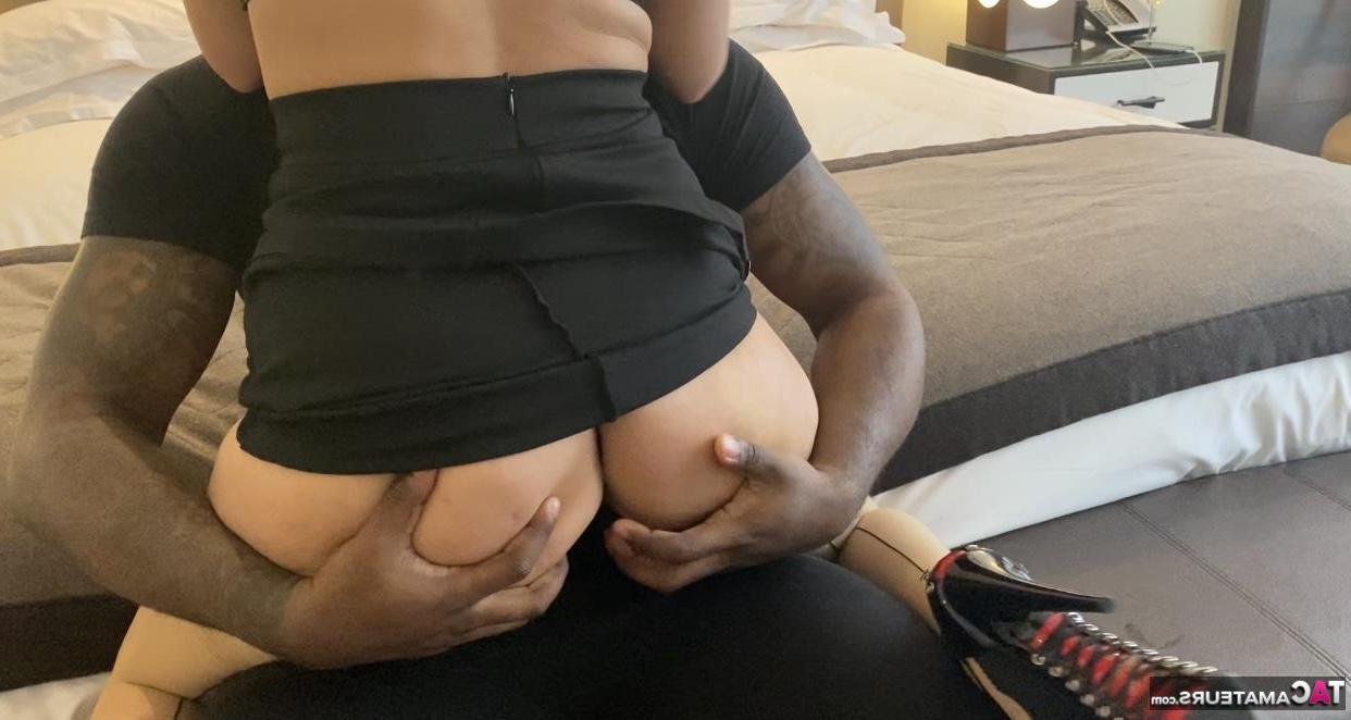 16P Morena MILF Sexy Alina XXX lambe e punheta em um grande galo negro