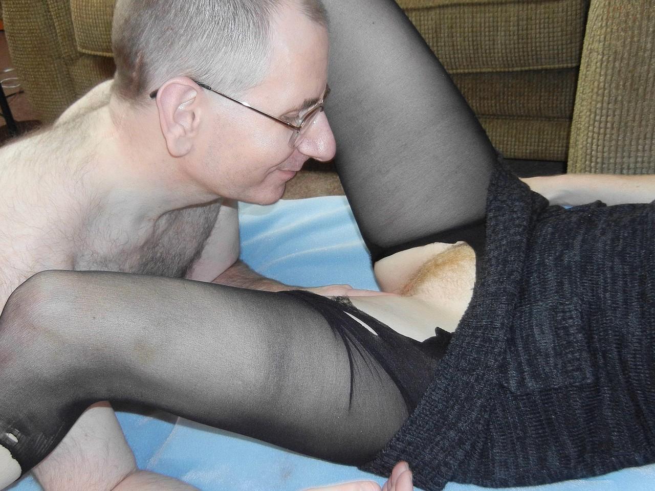 20P MILF amateur with eyeglasses Layla Redd gives sloppy head & fucks her man
