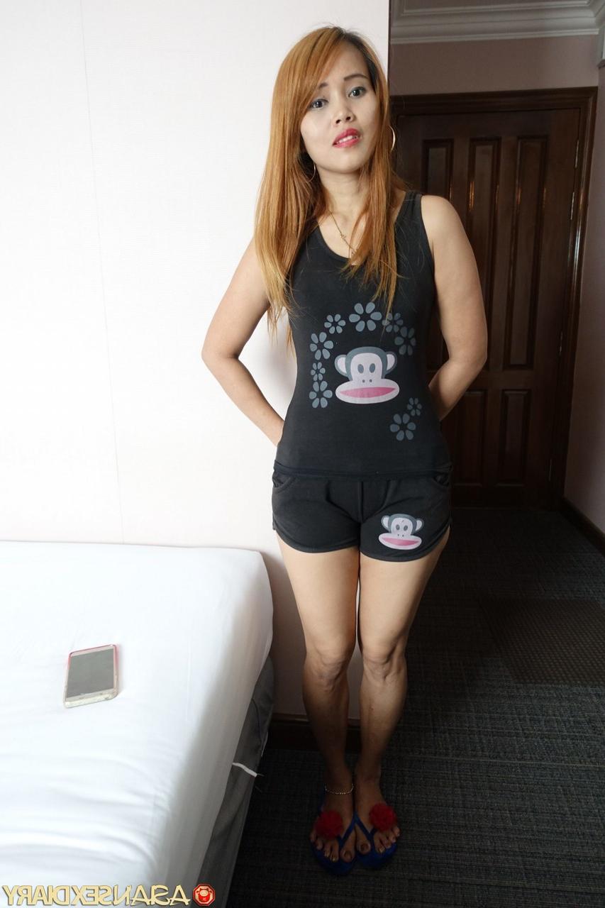 20P MILF asiática sexy com peitos grandes e bunda grande May O é fodida com força em ação POV