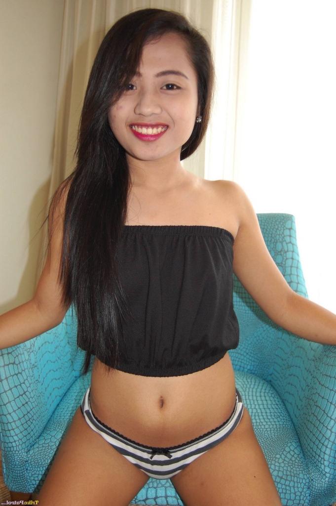 20P A garota filipina Elaine concorda em mostrar seu corpo pequeno nua em um quarto de motel