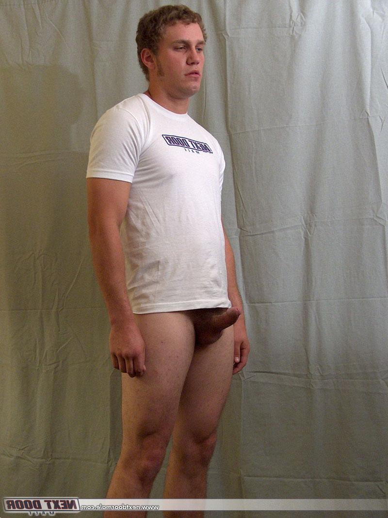 20P Caliente amateur homosexual ryan se quita la ropa y saca su dong
