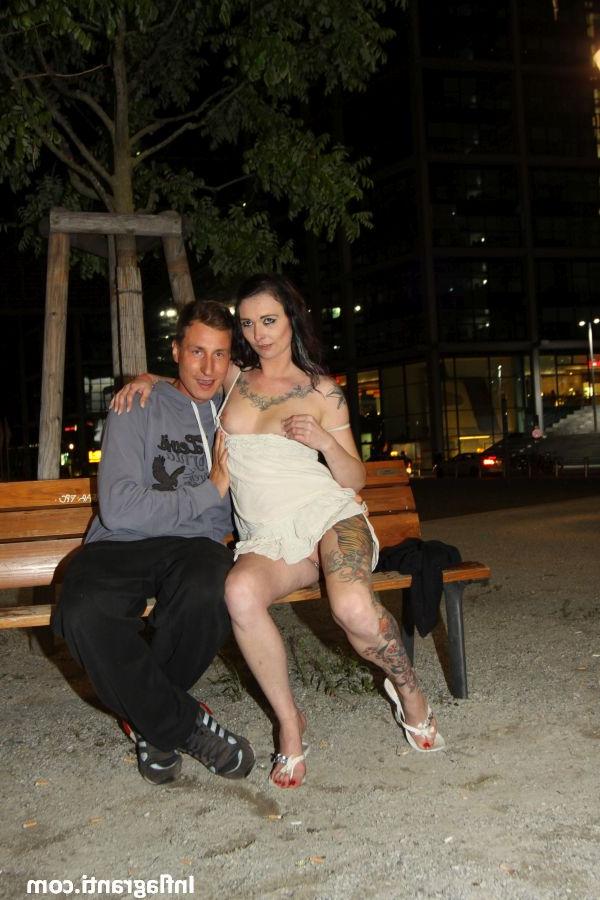 12P Mia De Berg e seu amigo fazem sexo em uma toalha no chão