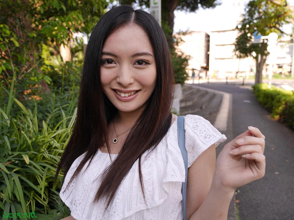 20P Petite japonesa gata Kanna Sakuno sendo despojada e gangbanged