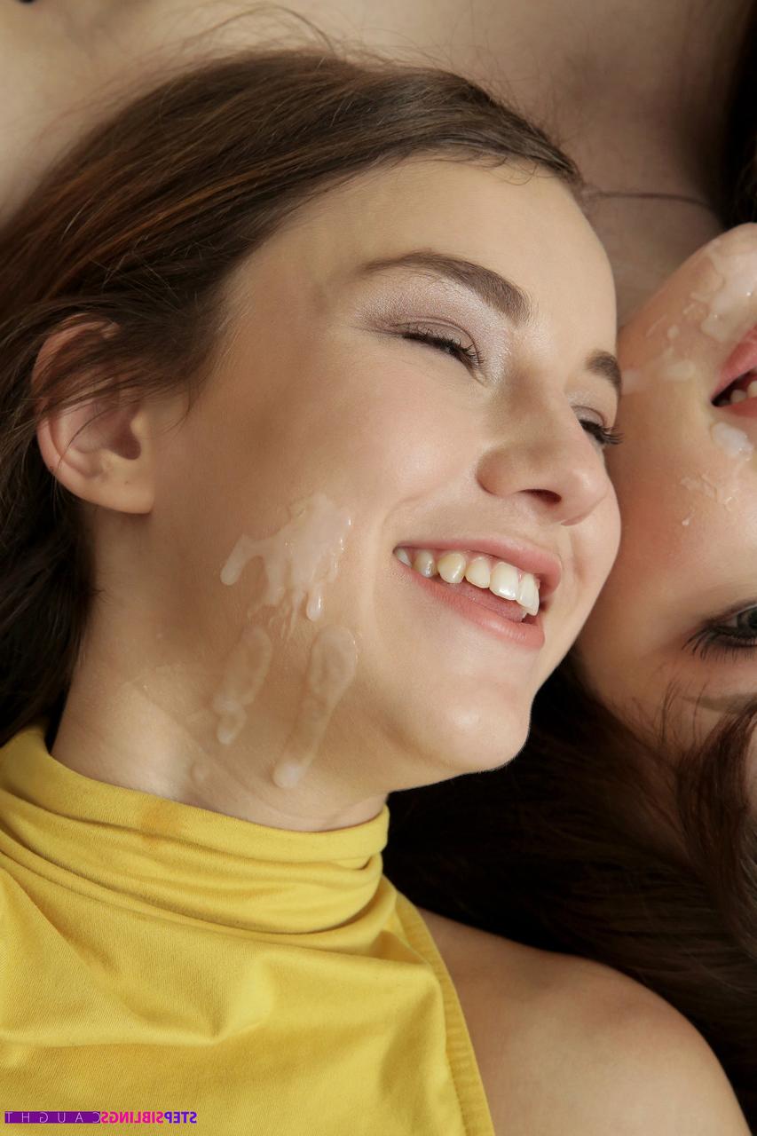 20P Die 20-jährige Aliya Brynn und ihr Stiefbruder genießen wilden Girl-Girl-Girl-Boy-Gruppensex