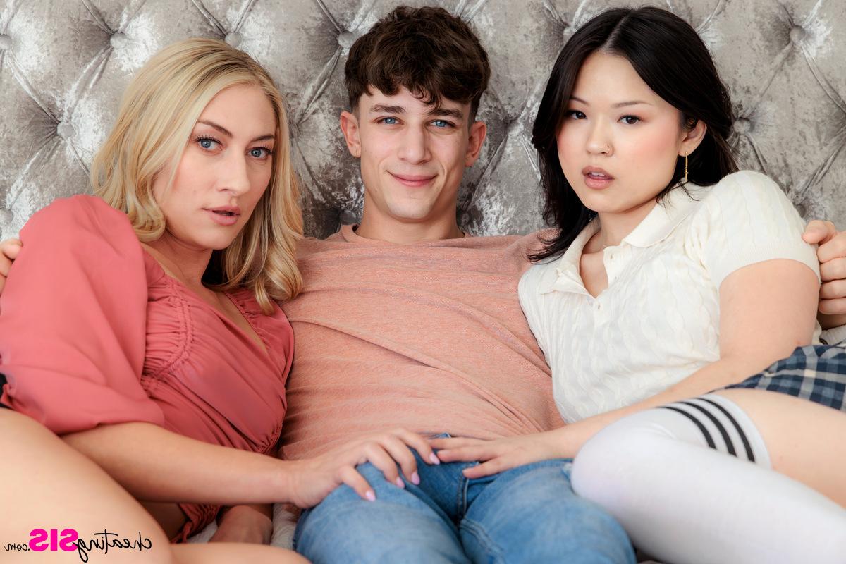 16P Las chicas bisexuales Whitney Oc y Lulu Chu tienen sexo en trío en la cama