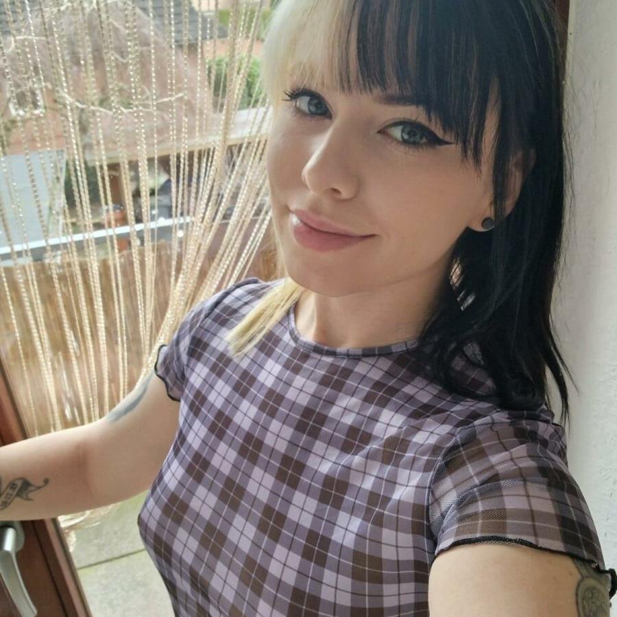15P Goth babe Kirajameson shows her inked body & big booty in a solo