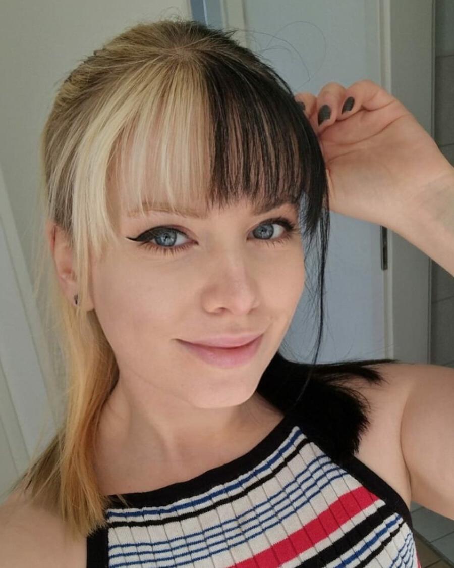 15P Goth babe Kirajameson shows her inked body & big booty in a solo