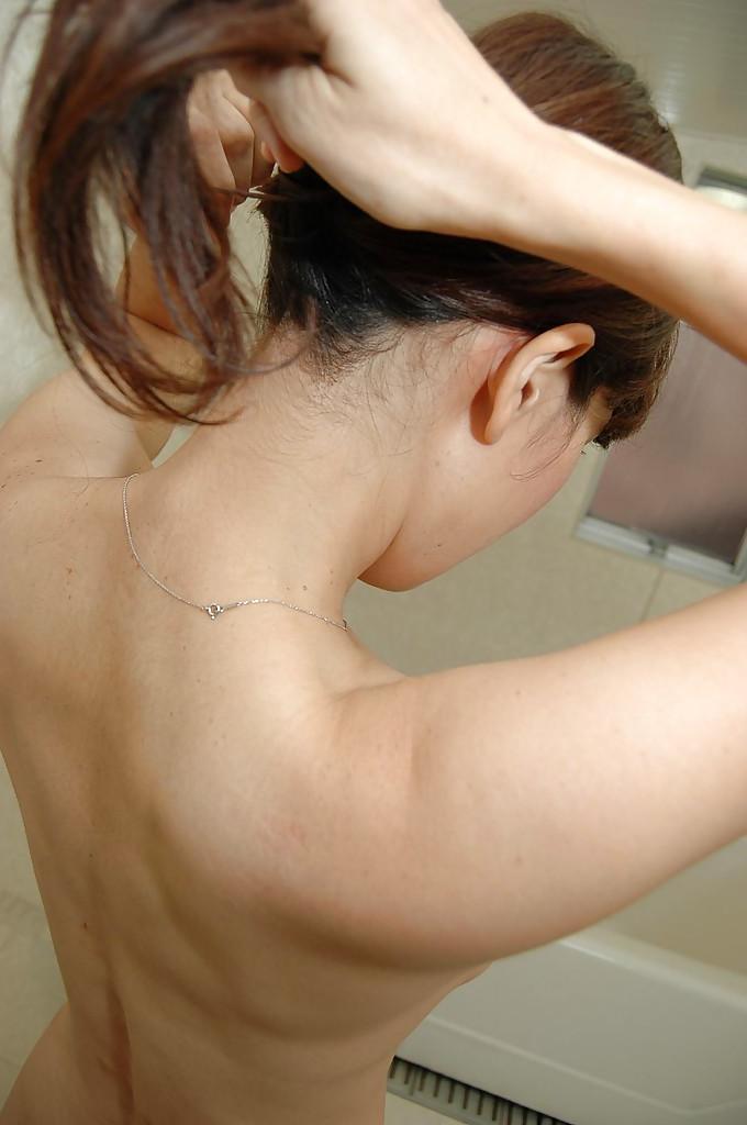 16P Asian MILF Takako Yanase taking shower and exposing her shaggy cunt