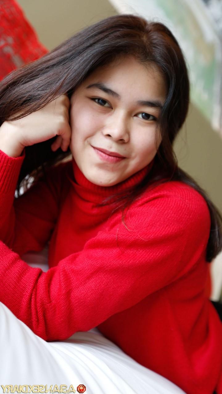 20P La beauté chinoise Melinda profite d'une baise missionnaire et en levrette avec un inconnu.