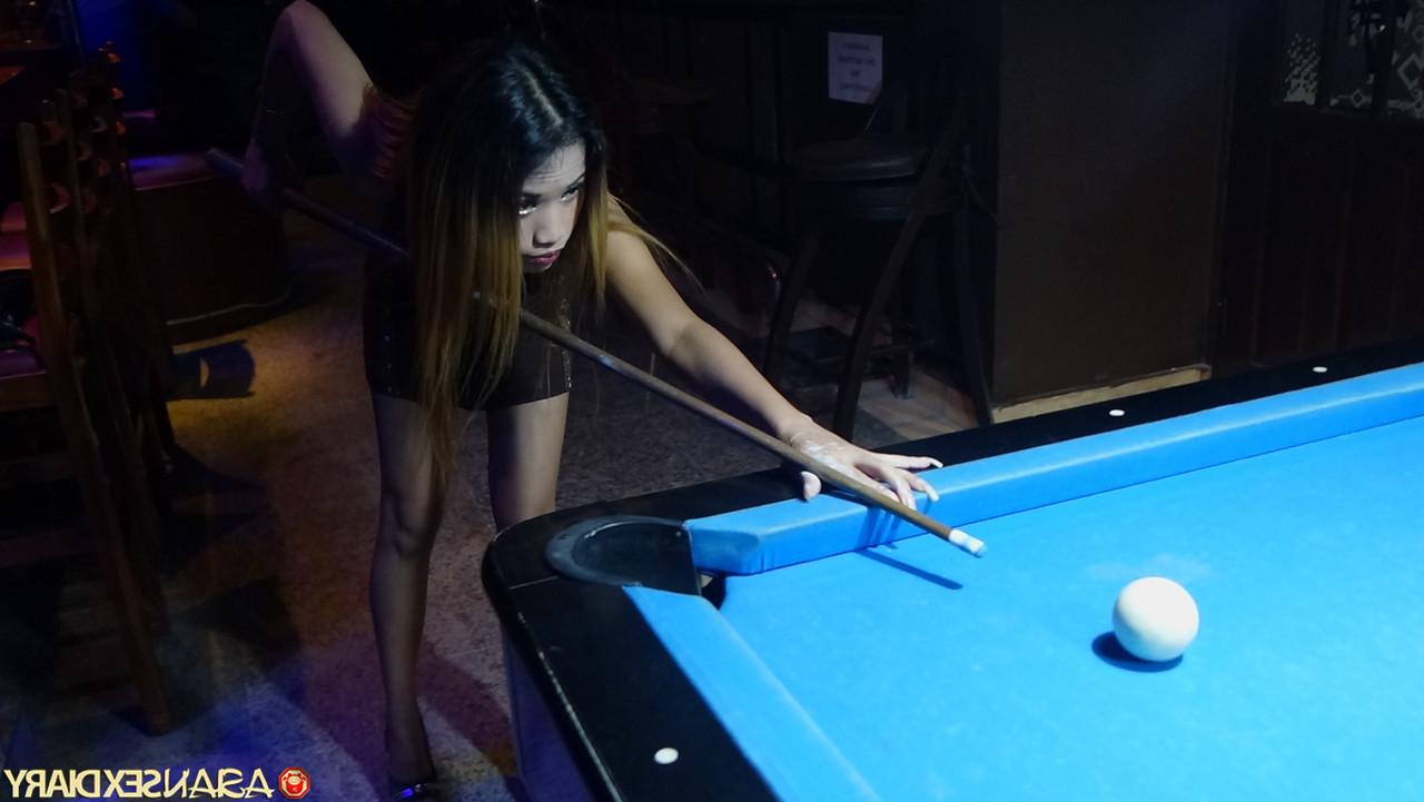 20P A pequena asiática Rosa termina uma noite com sexo hardcore POV