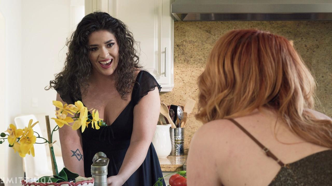 20P A vagabunda ruiva curvilínea Lauren Phillips tem sua bunda grande fodida e cremosa