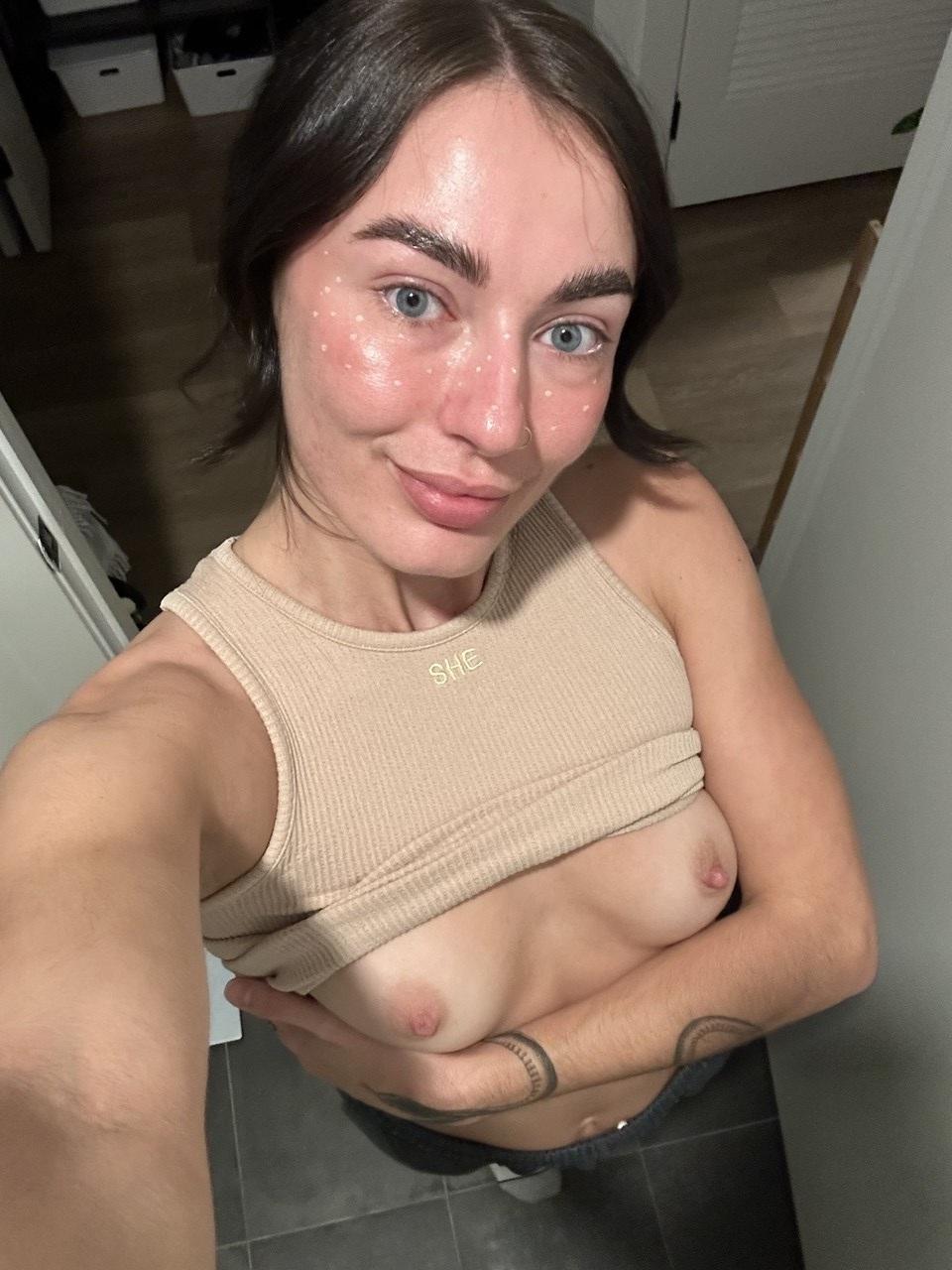 10P Sexy MILF Princess Peach shows off her sweet tits in a sexy compilation