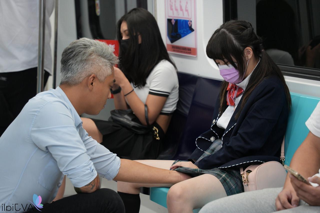 15P A estudante japonesa Yuli é agredida em um sistema de transporte público