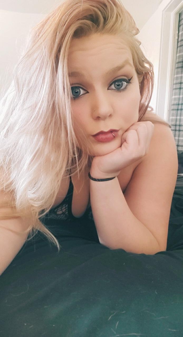 20P Nena amateur pervertida se burla de su escote en su compilación en solitario