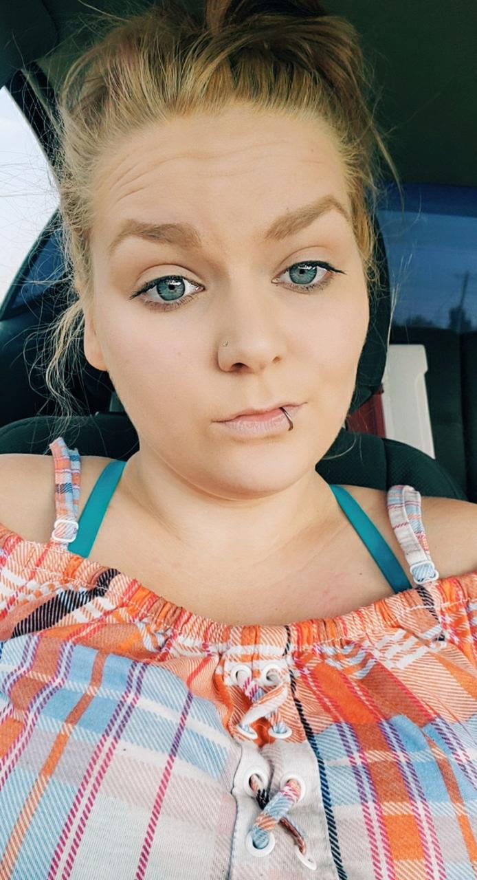 20P Nena amateur pervertida se burla de su escote en su compilación en solitario