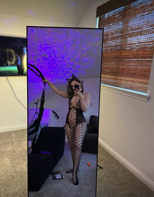 15P La transexual Rae Rockhold de Onlyfans posa en lencería sexy en solitario