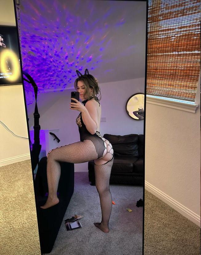 15P La transexual Rae Rockhold de Onlyfans posa en lencería sexy en solitario