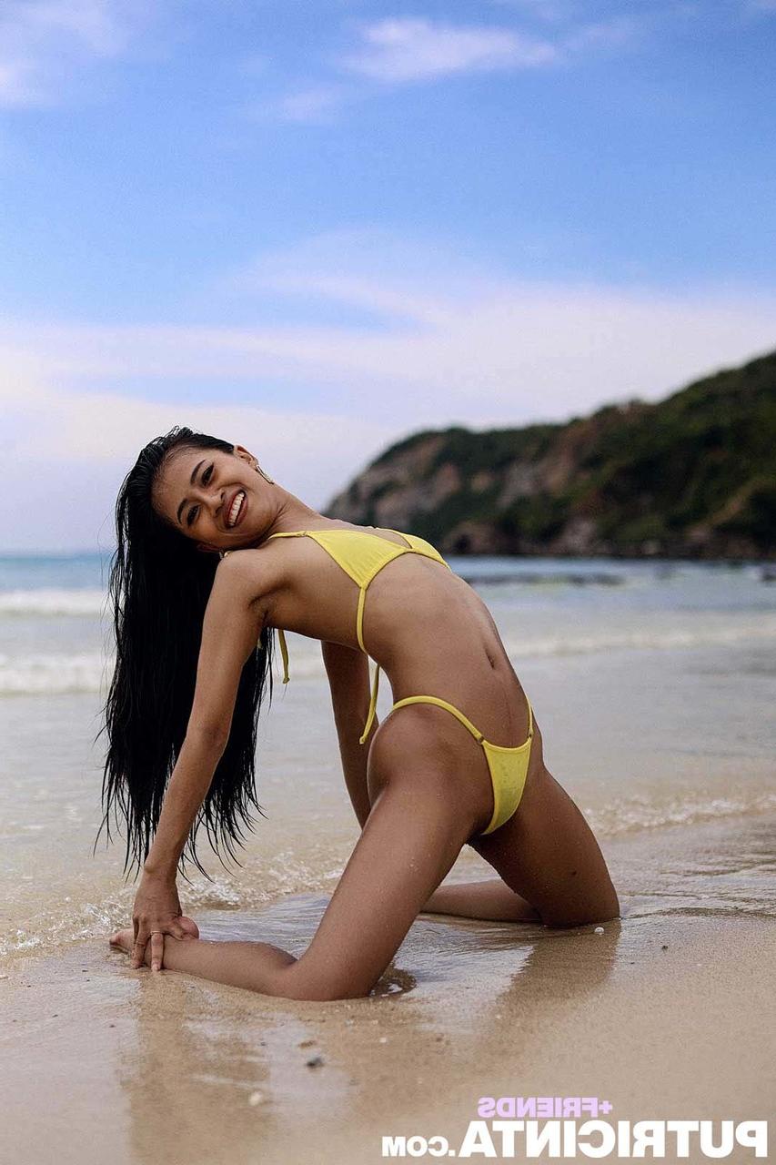 20P Attractive Asian babe posing in her sexy yellow bikini in a solo