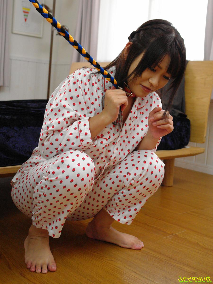 20P Das kleine japanische Babe Aika Hoshino wird dominiert, doppelt gefickt und vollgespritzt