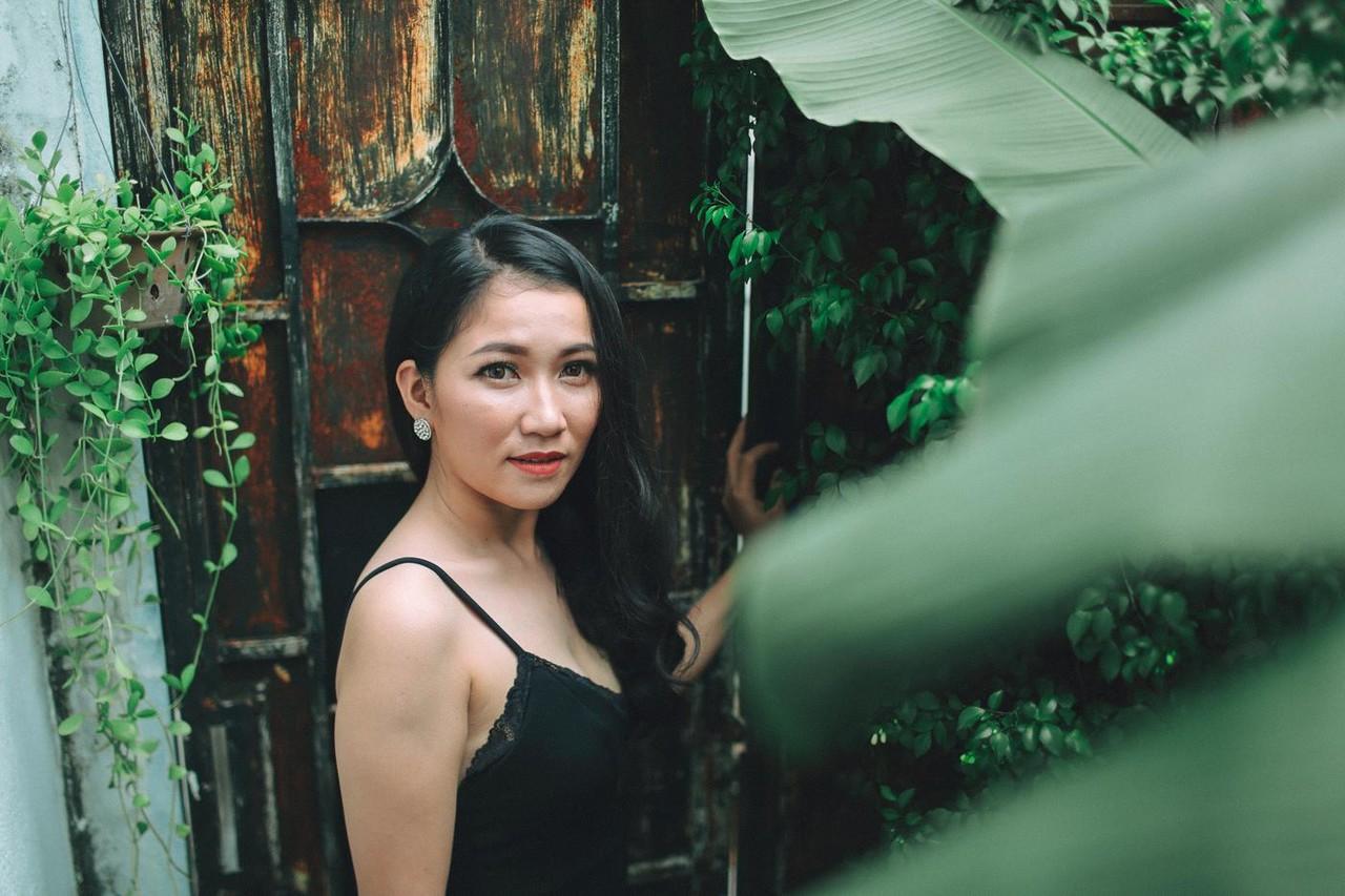 20P Dark-haired Asian babe posing in her provocative outfits in a solo