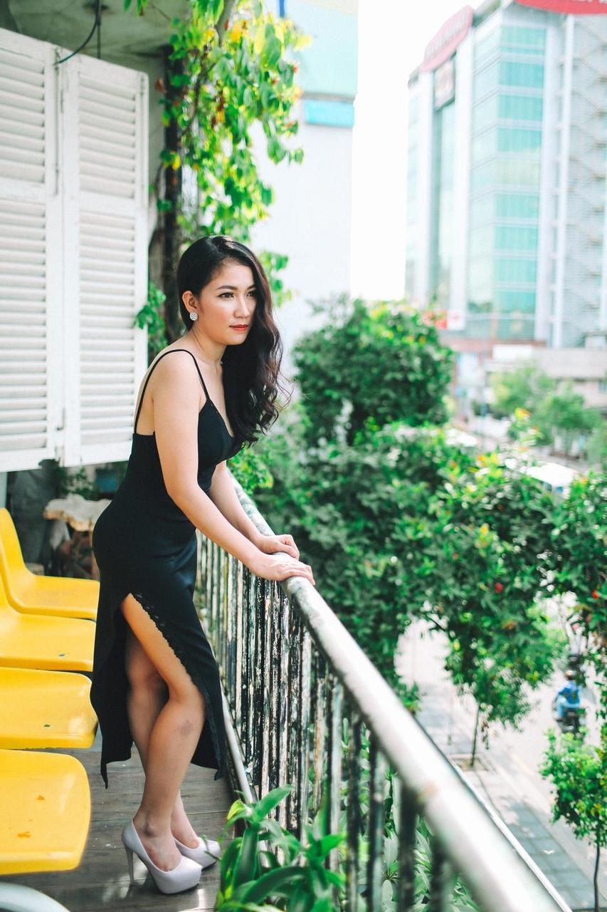 20P Dark-haired Asian babe posing in her provocative outfits in a solo
