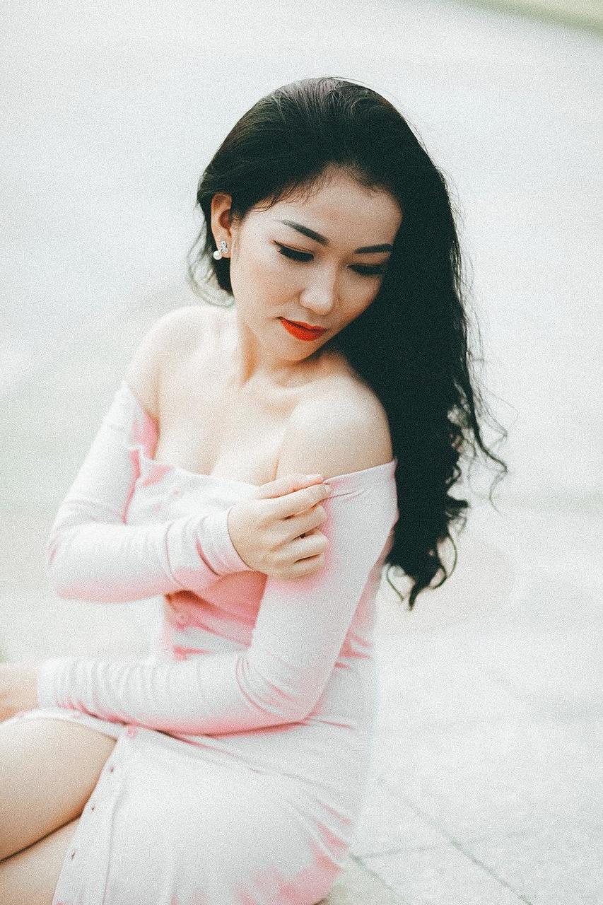 20P Dark-haired Asian babe posing in her provocative outfits in a solo
