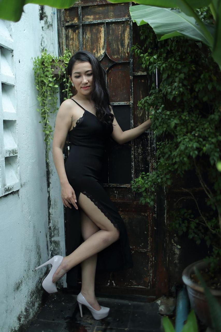 20P Dark-haired Asian babe posing in her provocative outfits in a solo