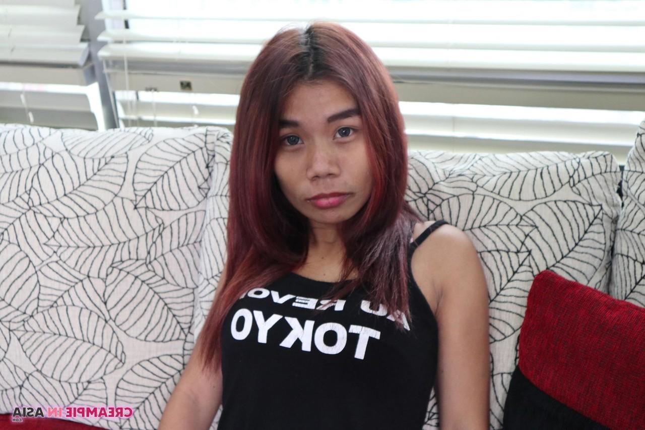 20P Des asiatiques tatouées montrent leurs petits seins entièrement nues.