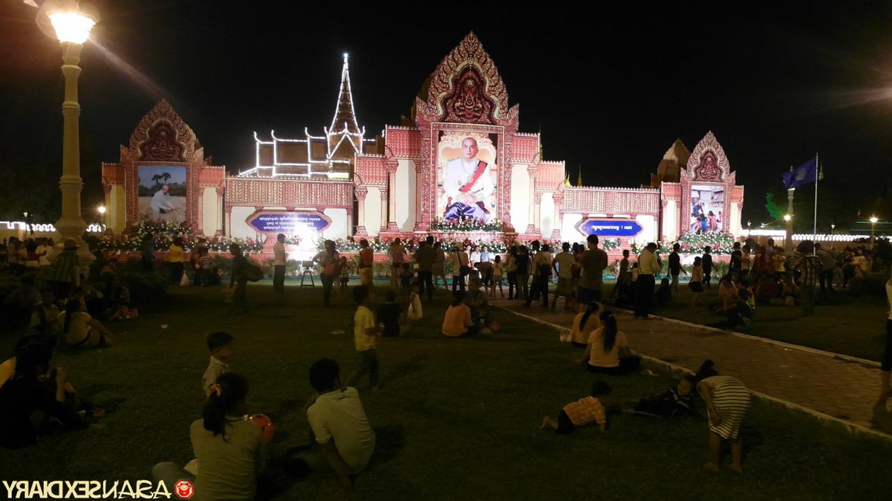 20P La jolie asiatique Lan se fait baiser et crémer par un inconnu qu'elle vient de rencontrer