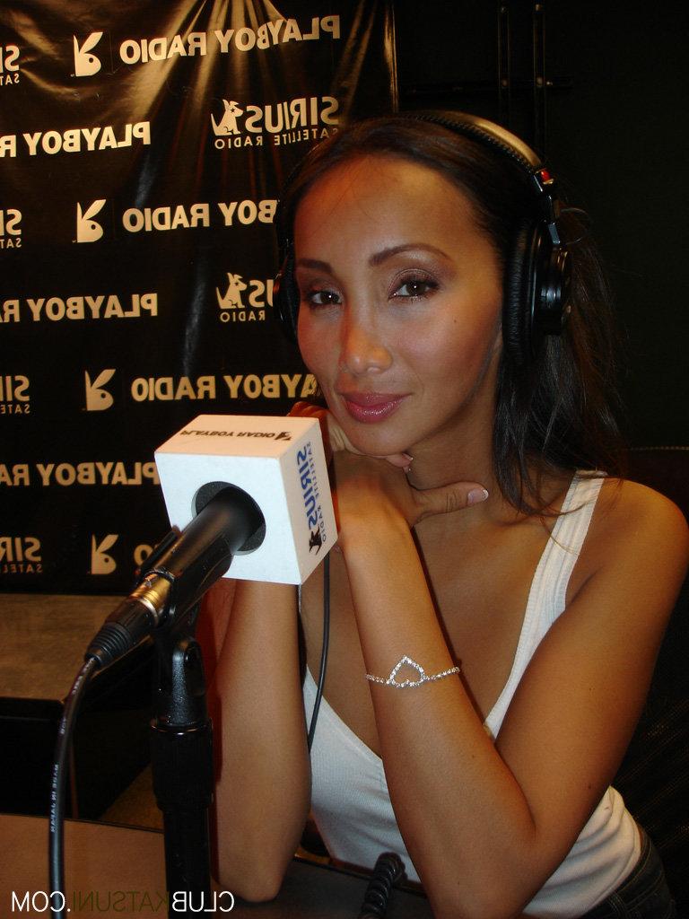 15P Middle-aged Asian stripper Katsuni oils up while putting on a show