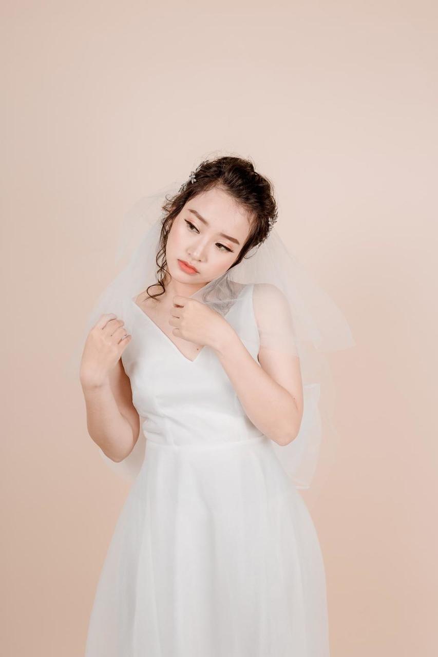 20P Beautiful Asian bride posing in her hot wedding dress in a solo