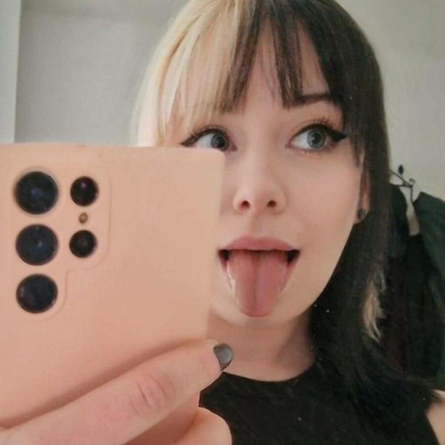 10P Amateur stunner Kirajameson poses provocatively in her solo compilation